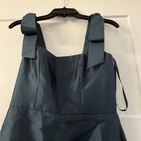 New ALFRED SUNG Bow Strap Satin Twill Trumpet Gown in color EverGreen - Picture 6 of 10